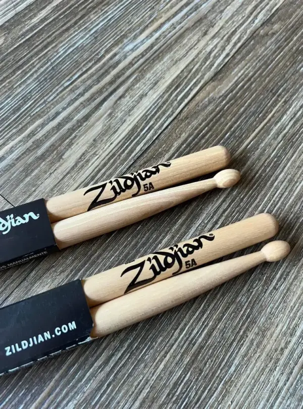 ไม้กลอง Zildjian ขนาด 5A จำนวน 2 คู่ พร้อมกระเป๋าใส่ไม้กลอง - Image 4